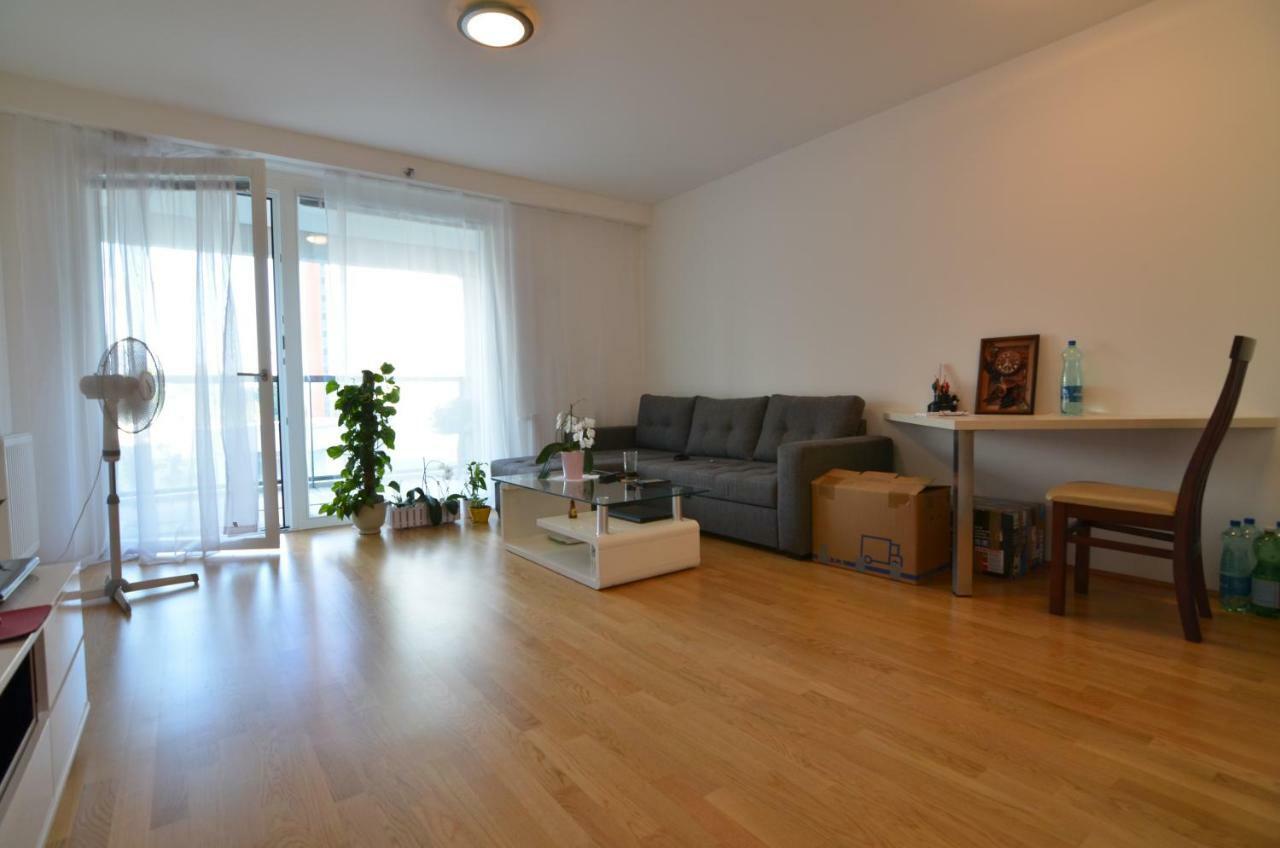 Apartment With Parking On Premise Wien Eksteriør bilde