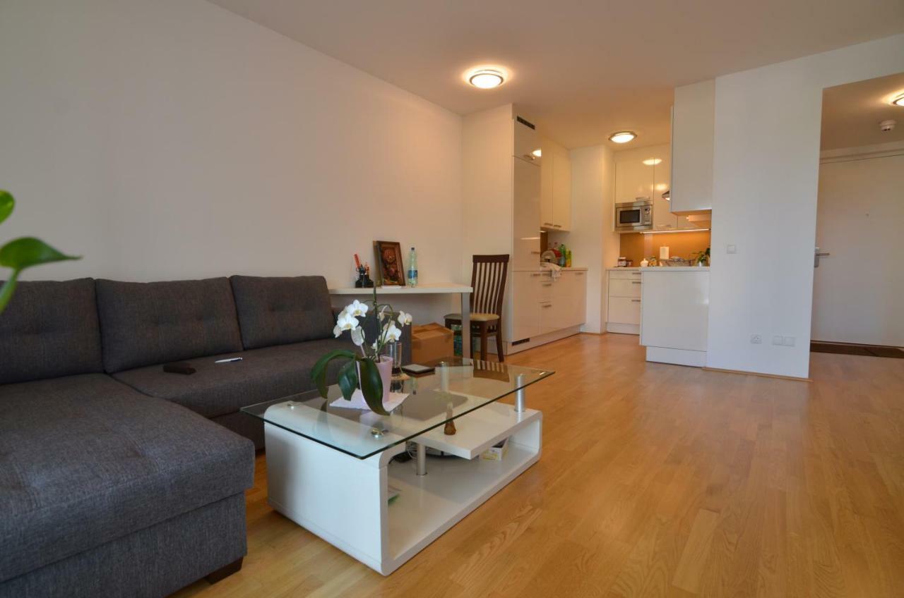 Apartment With Parking On Premise Wien Eksteriør bilde