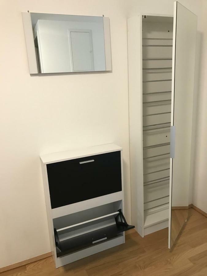 Apartment With Parking On Premise Wien Eksteriør bilde