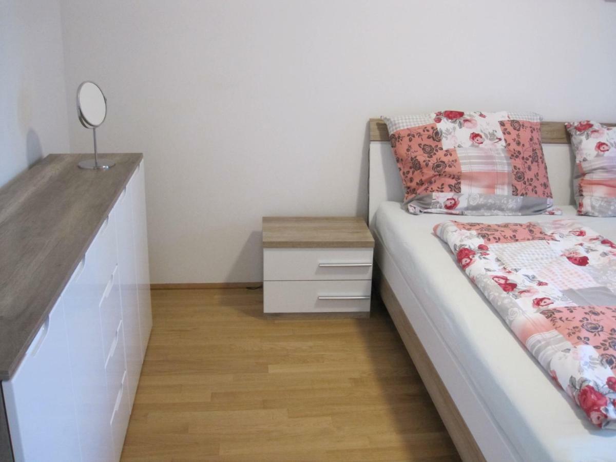 Apartment With Parking On Premise Wien Eksteriør bilde