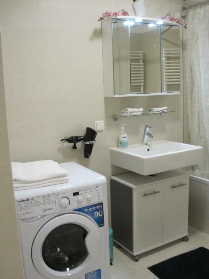 Apartment With Parking On Premise Wien Eksteriør bilde