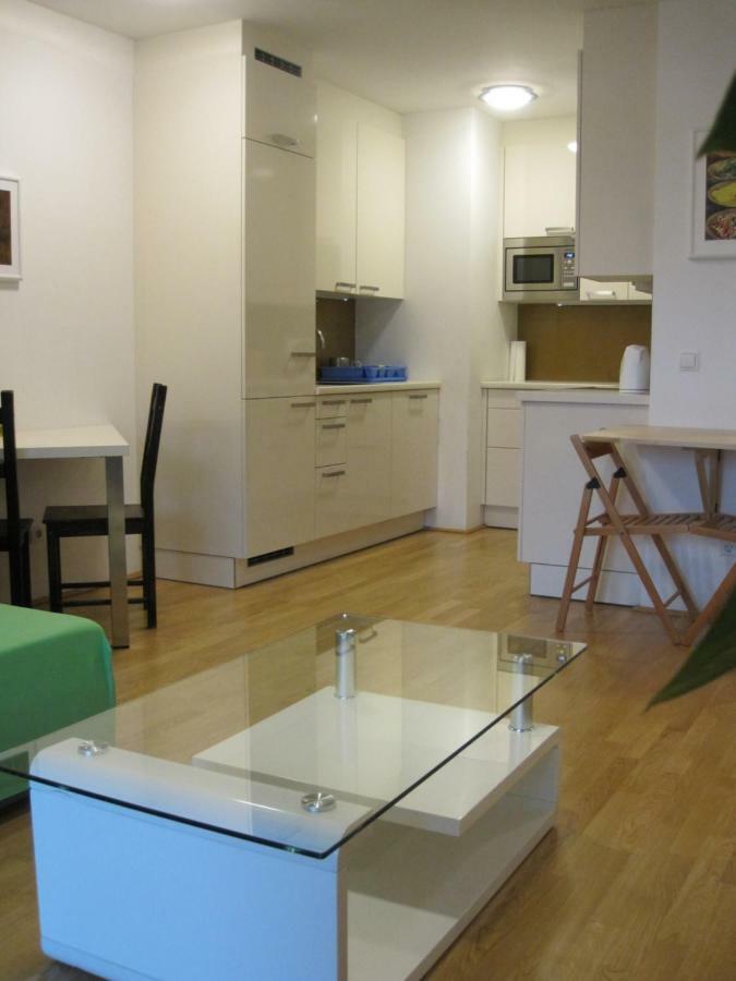 Apartment With Parking On Premise Wien Eksteriør bilde